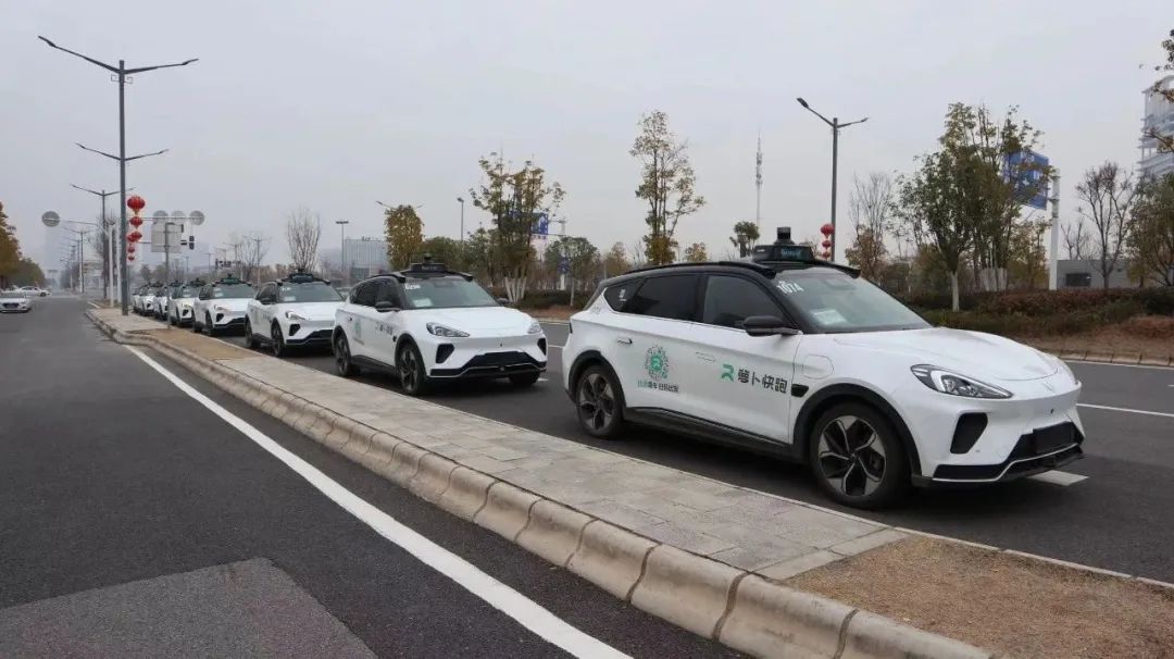 2024科普迎新春丨武汉高中生体验无人驾驶车“满满的未来感”(图3)