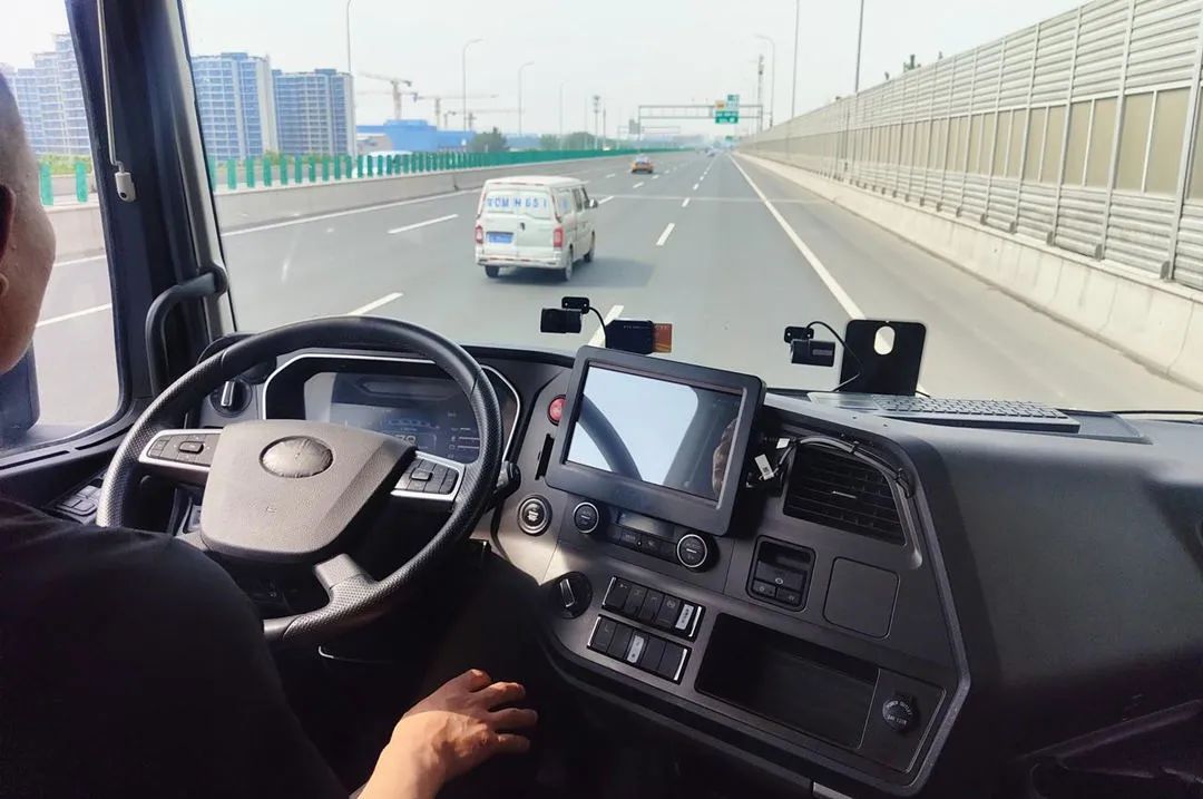 2024自动驾驶卡车开进高速公路(图1)