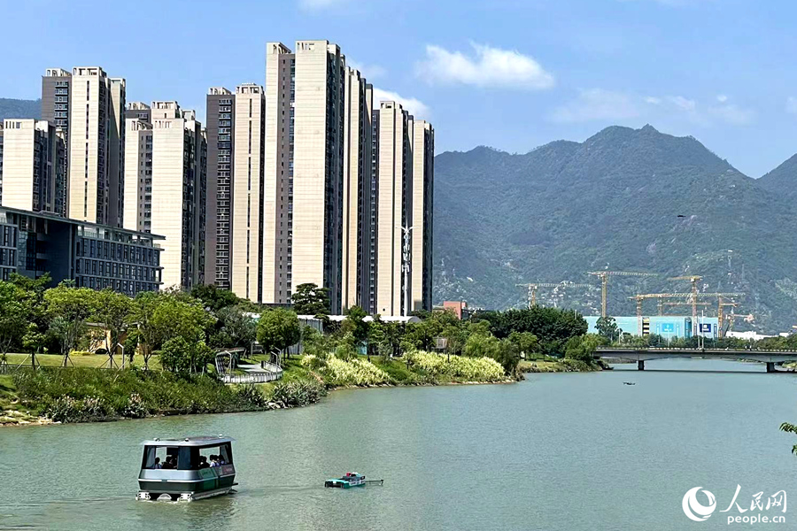 福建首次！空中“快递员”、水上“扫地机器人”在福州高新区“开工”龙8(图2)