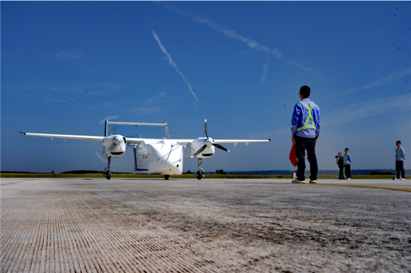 中国HH-100航空商用无人运输机成功首飞：满载700千克、可飞520千米long8(图2)