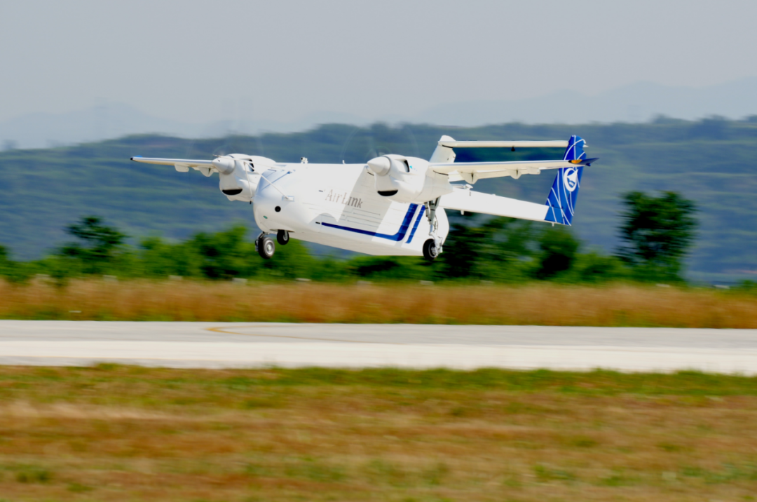 龙8HH-100航空商用无人运输系统验证机成功首飞(图1)