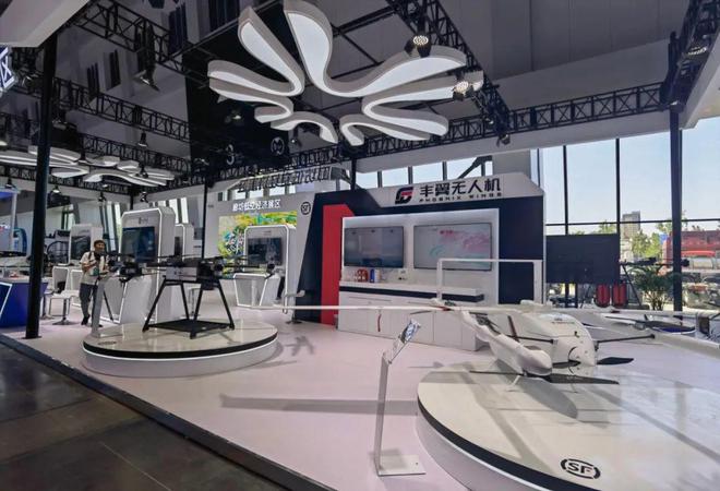 龙8送美酒、送美食、送快递丰翼无人机亮相2024年中国廊坊国际经济贸易洽谈会(图1)