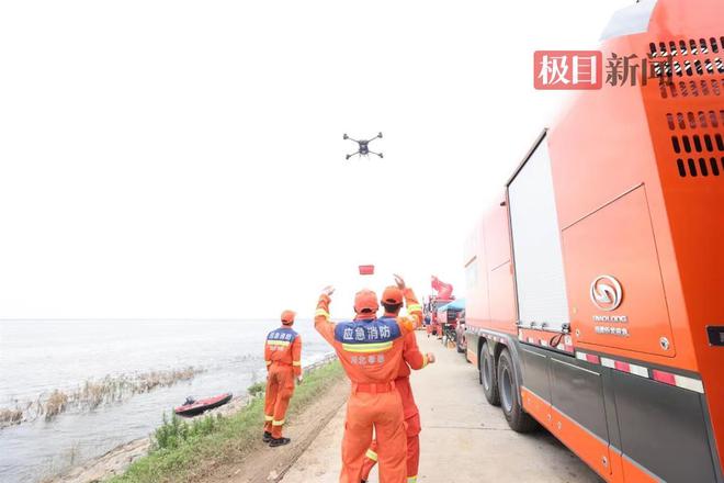 无人机空投盒饭！湖北消防“水陆空”保障助力排涝抢险(图5)