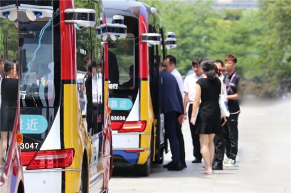 文远知行自动驾驶小巴驶进首届国际公交博览会助力缔造城市新名片(图3)