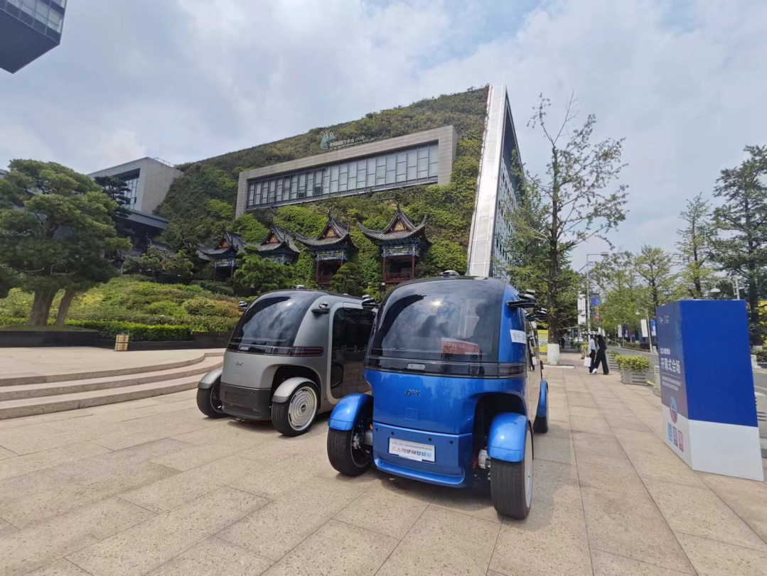 龙8国际PIX自动无人驾驶车：2024贵州数博会上的“智慧出行”明星(图3)