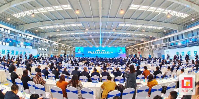 聚焦自贡低空▏发展大会侧记：一座“天空之城”正加速崛起(图1)