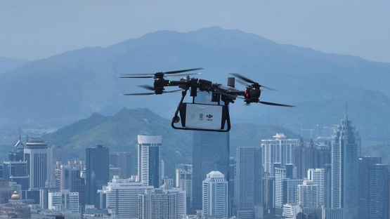 低空经济引领变革：小豪直播携大疆运载应用开创珠宝配送新纪元(图2)