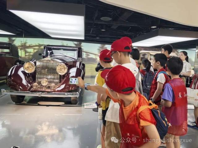 没有驾驶员龙8国际汽车自己跑起来啦！(图4)