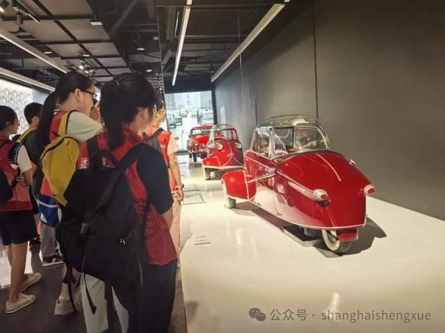 没有驾驶员龙8国际汽车自己跑起来啦！(图7)