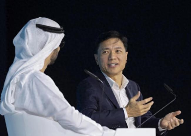 李彦宏称自动驾驶比人开车安全十倍Robotaxi出险率远低于人类驾驶员(图1)