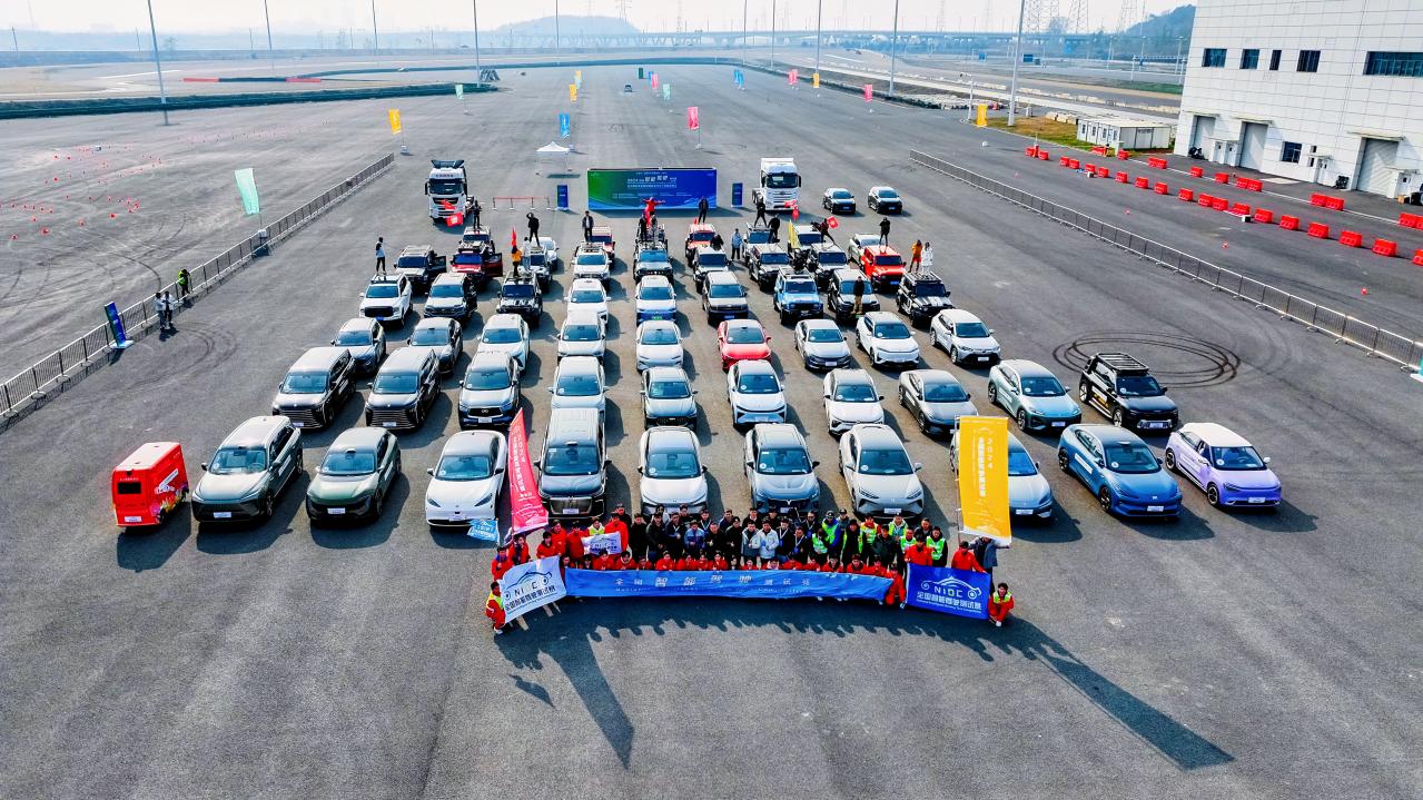 龙8齐聚中国车谷2024全国智能驾驶测试赛总决赛在武汉开赛(图2)