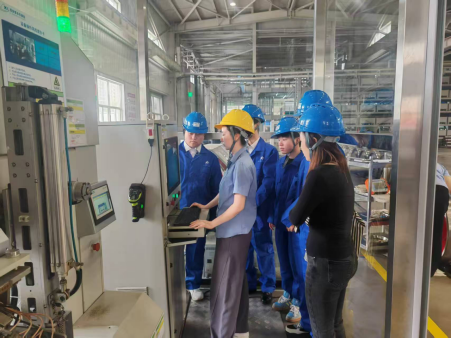 西安铁路职院团队研发多功能监测仪赋能铁路设备智能维护long8新未来(图2)