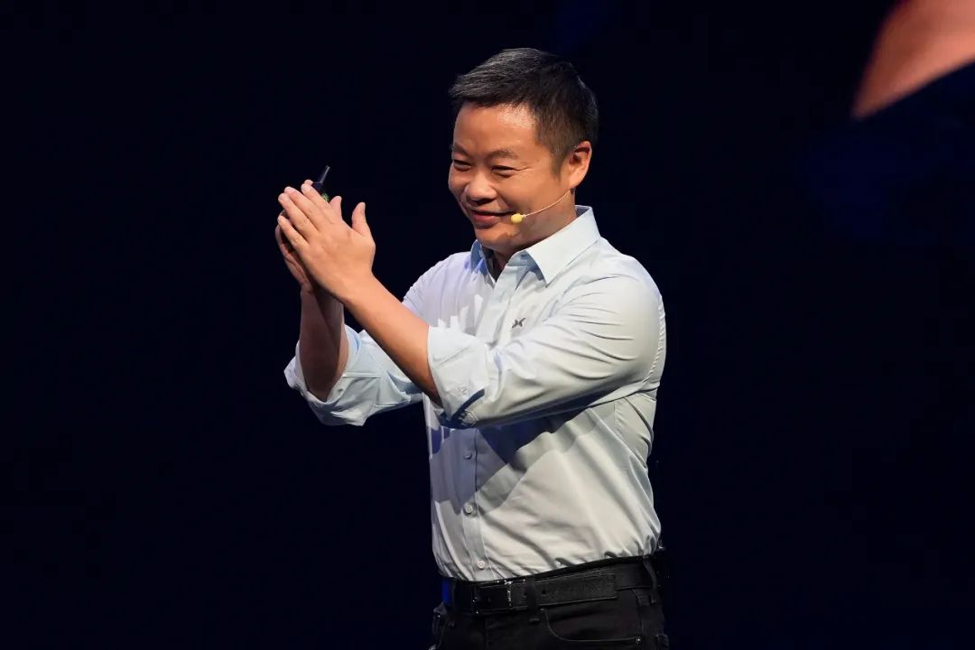 现金储备475亿元！小鹏半年销量已超去年全年毛利率超特斯拉何小鹏放线自动驾驶的车型！公司股价大涨(图5)