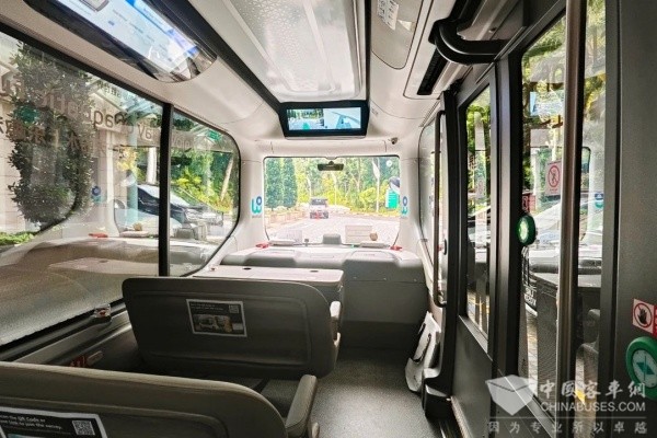 龙8东南亚首款：文远知行自动驾驶小巴新加坡上线(图2)