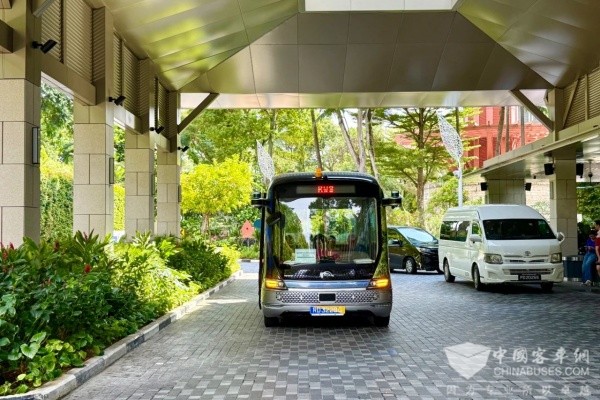 龙8东南亚首款：文远知行自动驾驶小巴新加坡上线(图3)