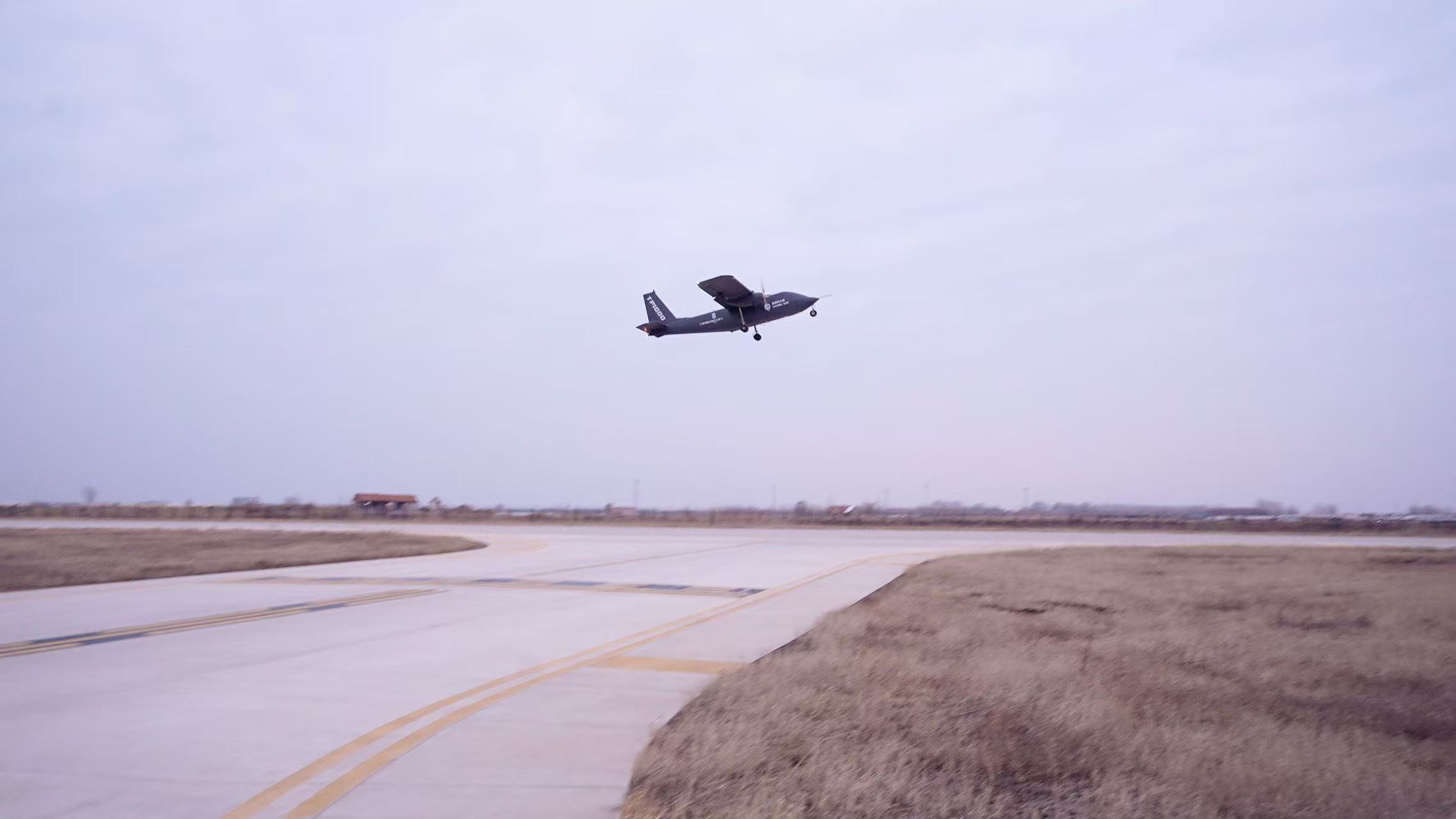 中国造大型无人运输机实现首飞开启低空物流新时代(图1)