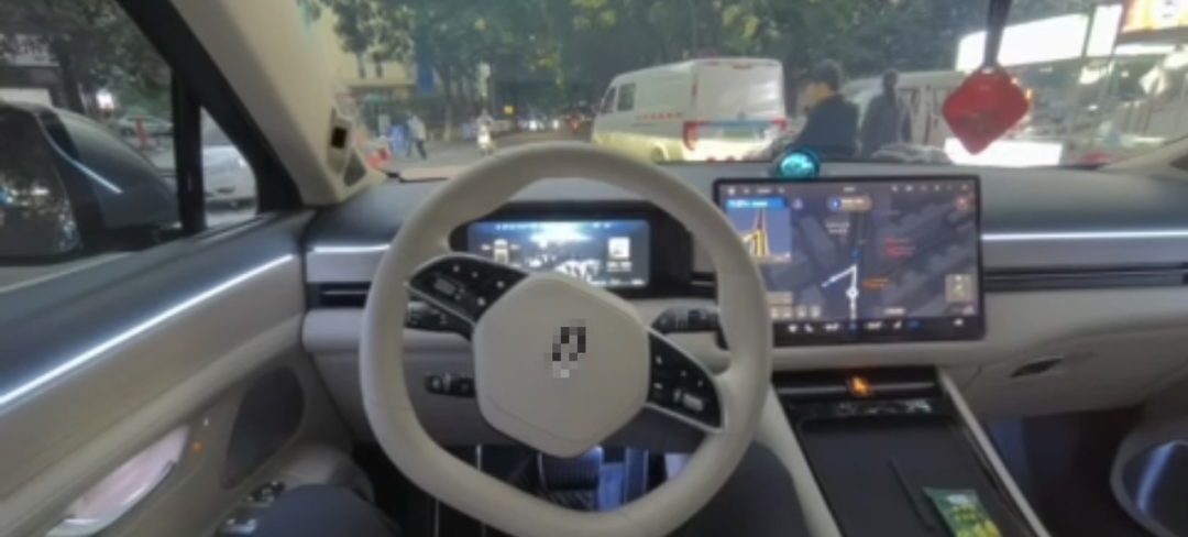 龙8国际男子用“智驾神器”开车被判刑？细节公开网友：太吓人！(图3)