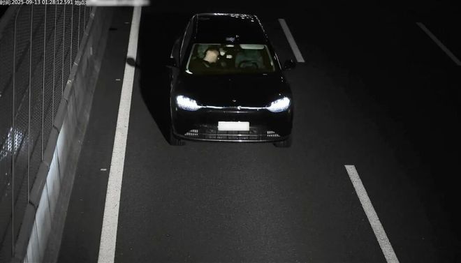 男子酒后躺在副驾驶睡觉用“智驾神器”开车20分钟！法院判了→(图1)