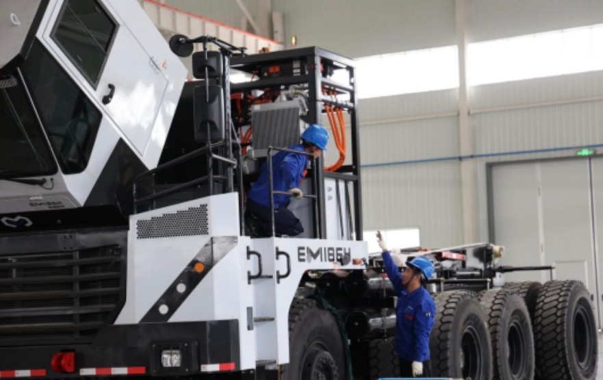 乌海铱钼新能源智能矿卡项目进入冲刺阶段(图1)