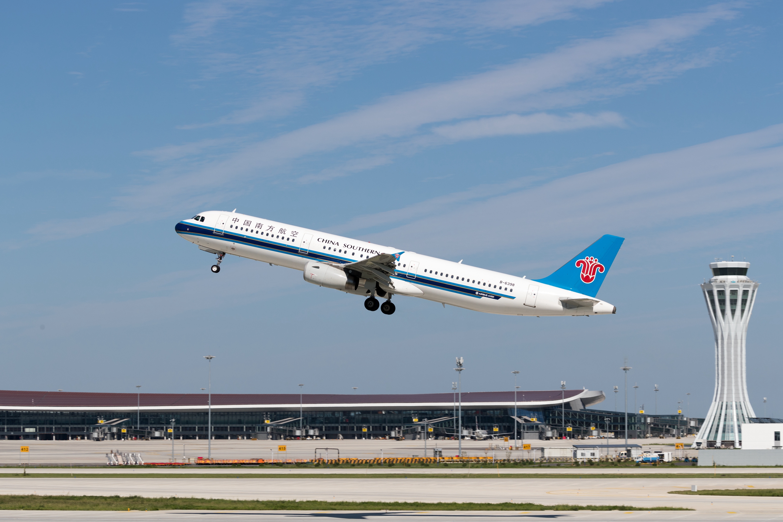 南航集团2024年完成安全运输飞行3145万小时(图1)