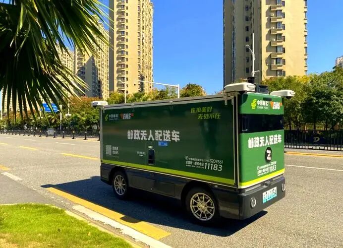 “双11”最狠加班狗：无人车日跑100公里快递江湖的减负“神器”替快递小哥省下15龙8小时厕所时间(图4)
