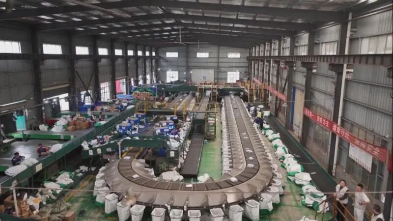 “双11”最狠加班狗：无人车日跑100公里快递江湖的减负“神器”替快递小哥省下15龙8小时厕所时间(图5)