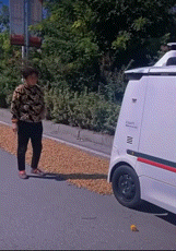新型马路判官上路无人物流车狂奔(图1)