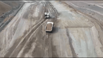 long8矿山司机平均年龄超40岁年轻人不愿来！近200台纯电无人矿卡开进新疆煤矿：换电只需6分钟比加油快(图5)