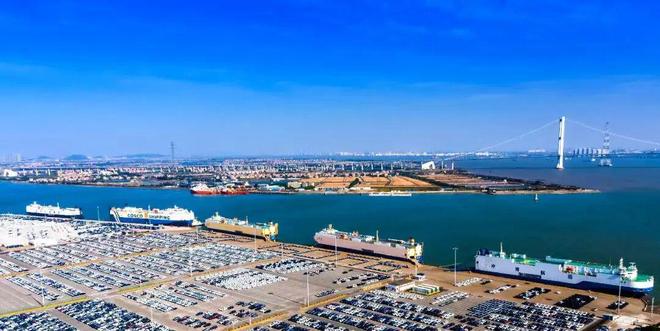 龙8羊城“智”造驶向全球(图1)