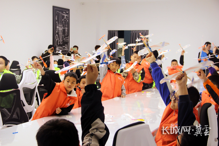 四中全会精神在基层低空经济“飞出”新高龙8国际度(图2)