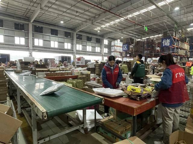 四川自贡的物流企业“卷”什么？不比速度不拼服务“卷”科技创新(图4)