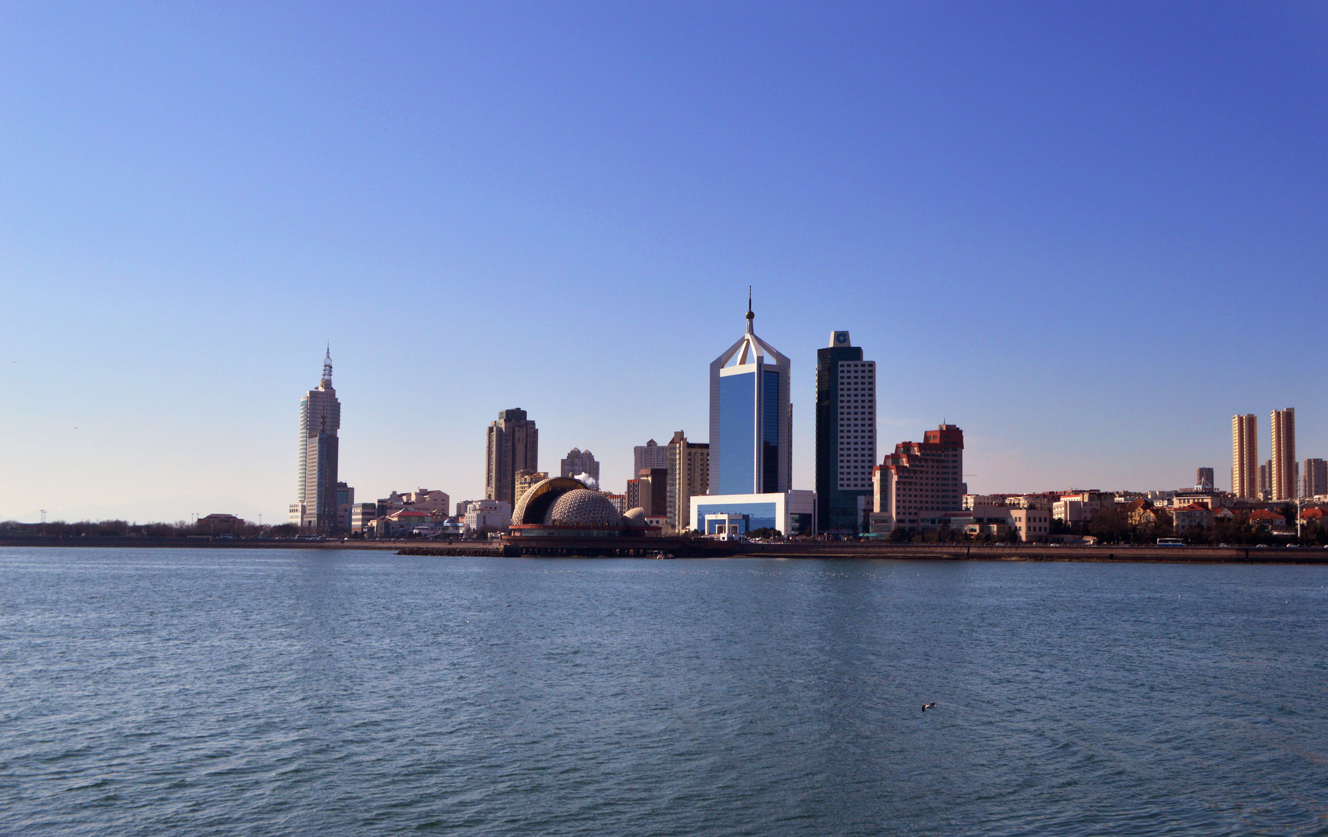 新跨越青岛无人物流车开放应用场景方面取得显著成效(图1)