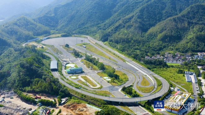 全国首届!大湾区功能型无人车在深圳坪山上演“尖峰对决”(图6)