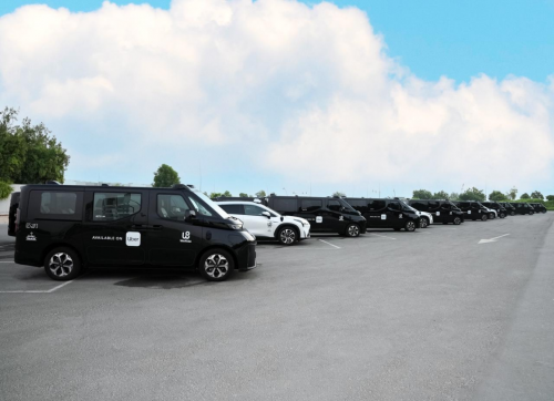 进驻阿布扎比市中心！文远知行与优步计划2027年部署超1200台Robotaxi(图2)