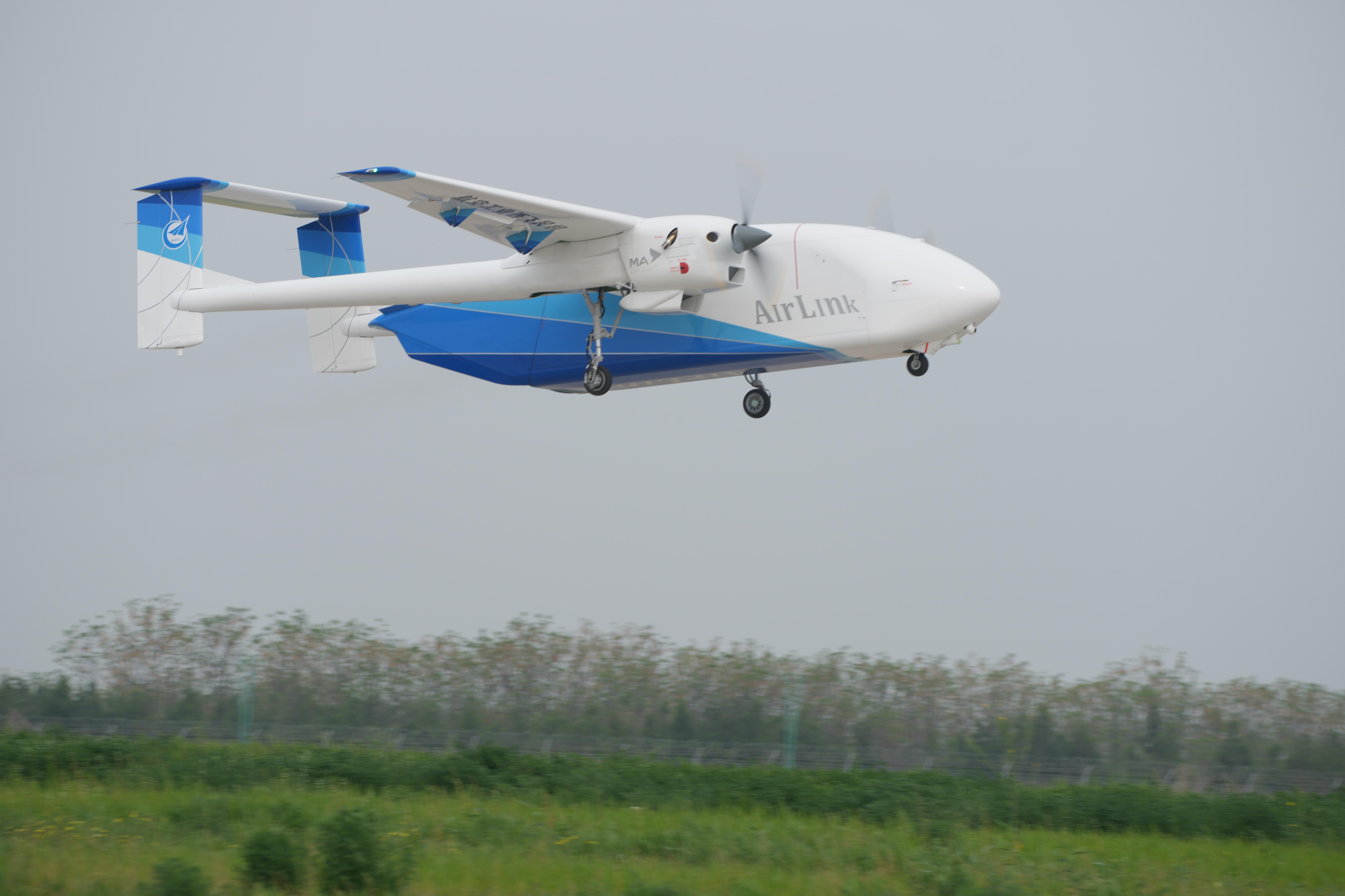 HH-200航空商用无人运输系统首飞(图1)