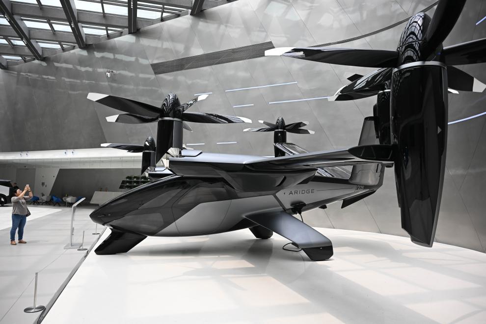 聚焦大湾区丨低空产业蓬勃发展大湾区龙8“1小时生活圈”向空中延伸(图1)