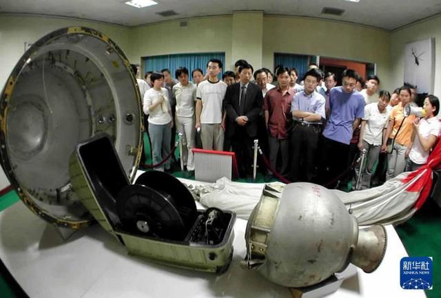 时光相册龙8国际｜70载中国航天箭指苍穹(图1)