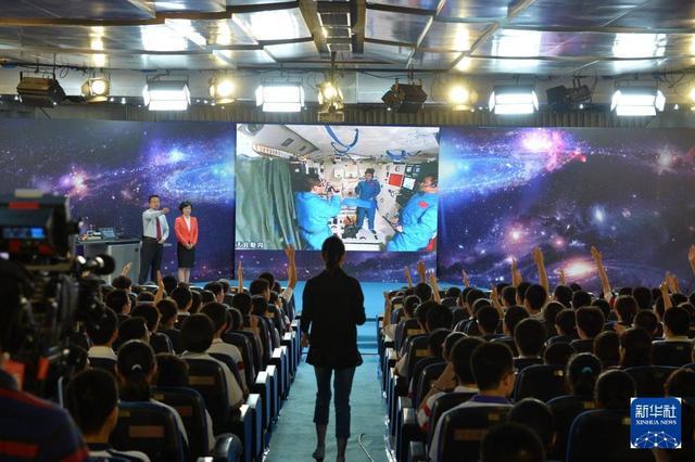 时光相册龙8国际｜70载中国航天箭指苍穹(图13)