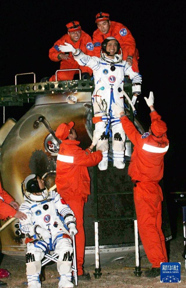 时光相册龙8国际｜70载中国航天箭指苍穹(图4)