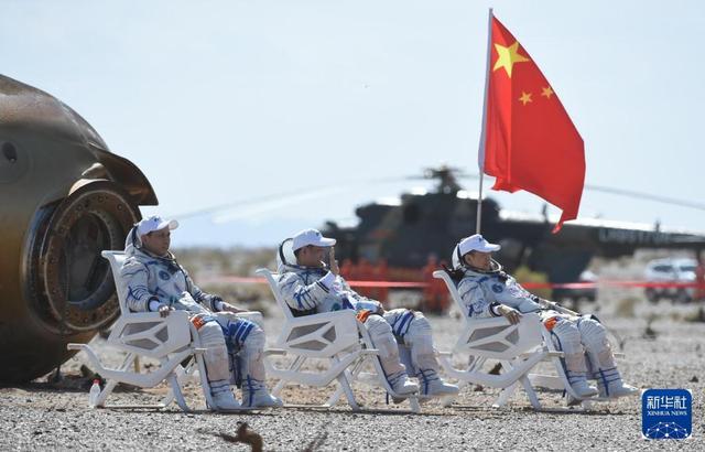 时光相册龙8国际｜70载中国航天箭指苍穹(图26)