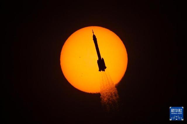 时光相册龙8国际｜70载中国航天箭指苍穹(图43)